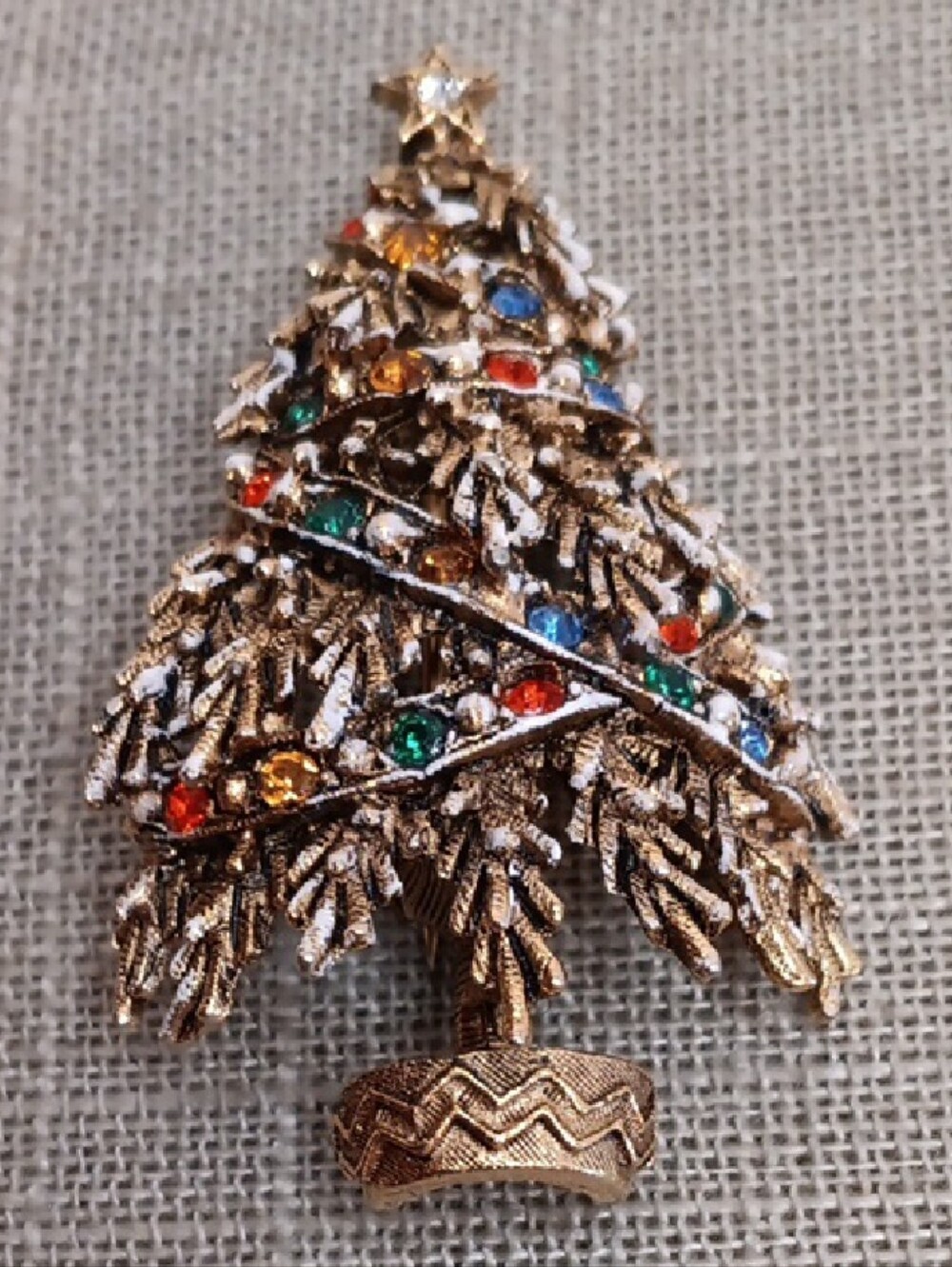 ART Gold Tone Christmas Tree Brooch with Multicolored Rhinestones Vintage